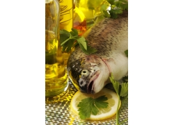 Olive oil and fresh fish with greens (1)