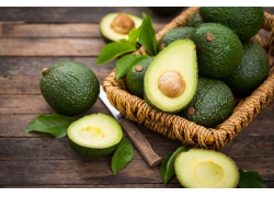 Avocado_with_salt_and_lemon_for_healthy_food05