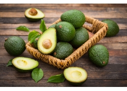 Avocado_with_salt_and_lemon_for_healthy_food07