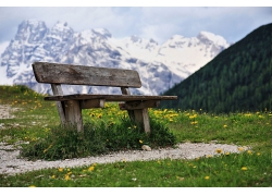 空旷草地休闲椅公园风景风光摄影图片