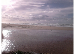 美丽阴天天空海水大海海边海滩沙滩波光景观美景高清图片